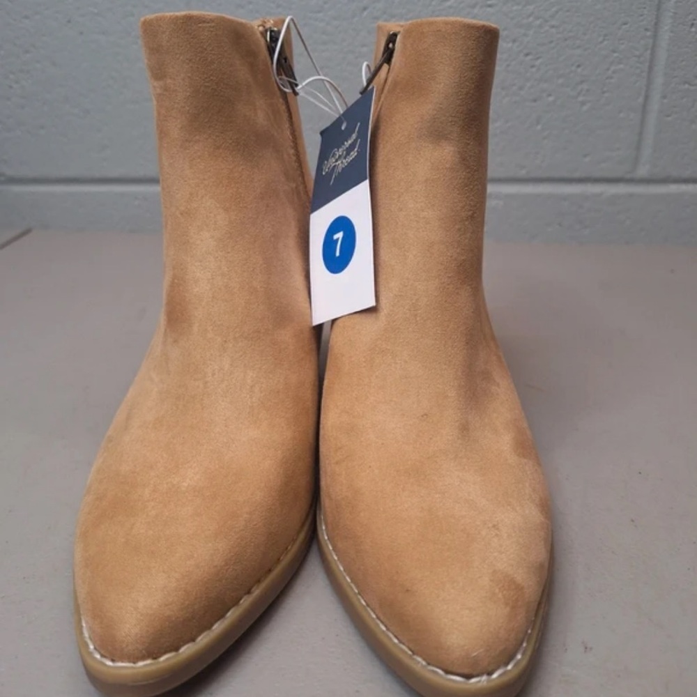 Universal Tan Suede Ankle Boots